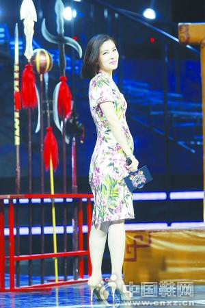 胡可被曝带孕上节目 小腹突出明显仍穿高跟鞋