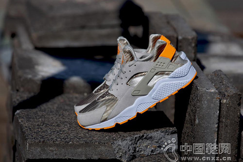 Nike Air HuaracheDesert Sandɫ