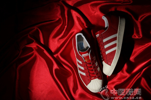 atmos  adidas Originals (lin)Ь