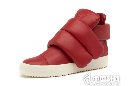 Kid Cudi  Giuseppe Zanotti (lin)Ͳ\(yn)(dng)Ь