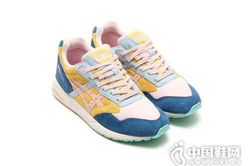 Lily Brown  ASICS Gel Saga (lin)ϵ