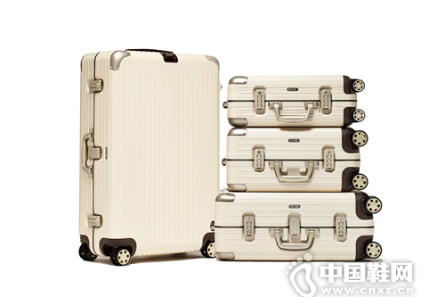 RIMOWA Limbo Crme ϵ