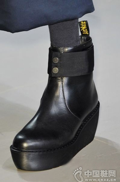 Christopher Raeburn㳡Ь