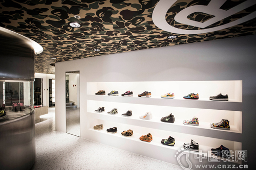 BAPE STORE® ̨