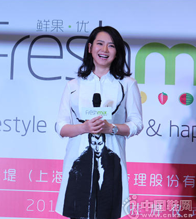 当天,戚薇是以某品牌ceo的身份出场,也因此多了个"戚总"的称呼