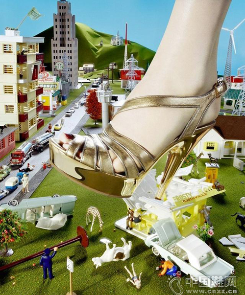 给脚丫点颜色看看 凉鞋+指甲油的穿搭方案