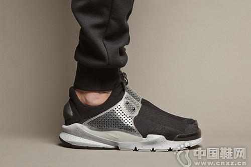 FRAGMENT DESIGN  NIKE SOCK DART