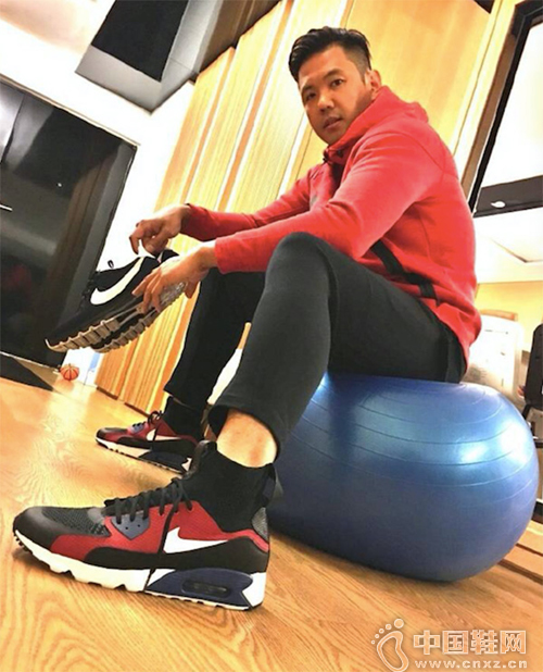 ½ - Nike Air Max 90 Ultra SuperFly