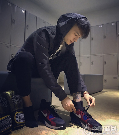 ŷ - Nike Air Max 90 Ultra Superfly T