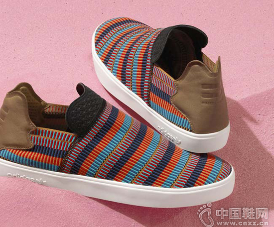 Pharrell  Adidas "Pink Beach" ϵ