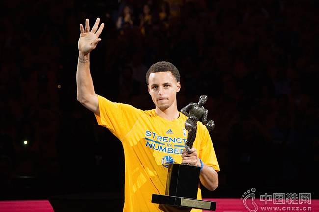 ﮔ(dng)xNBA 2015-16ِҎ(gu)ِMVP