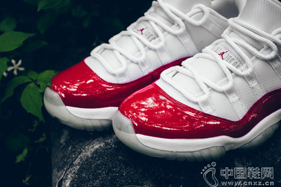 Air Jordan 11 Retro LowVarsity Redɫ