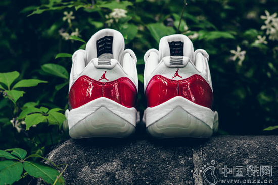 Air Jordan 11 Retro LowVarsity Redɫ