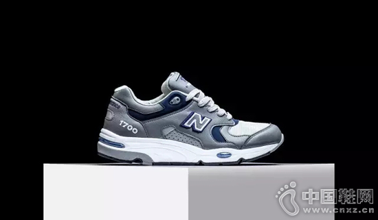New Balance M1700