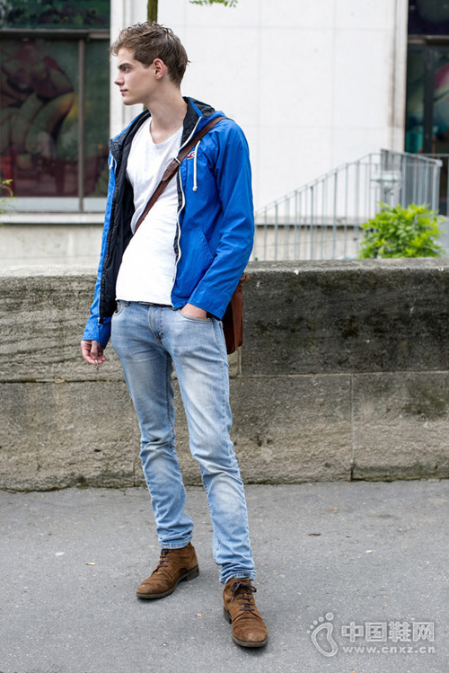 ��ţ��Ь����ϳ�򣬾ͳ��˵±�Ь