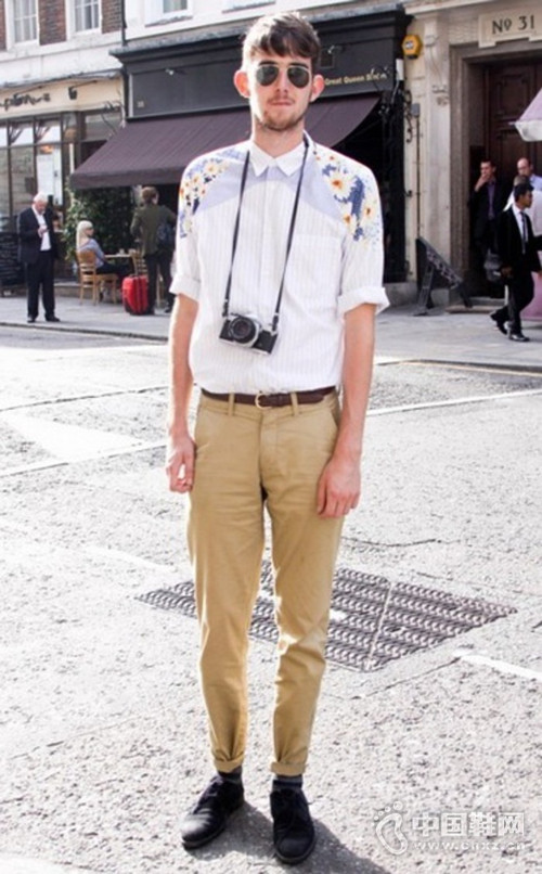 ��ţ��Ь����ϳ�򣬾ͳ��˵±�Ь