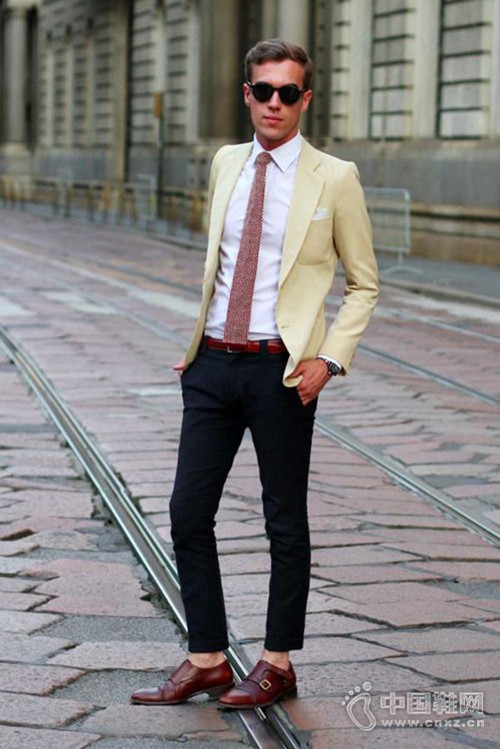 ��ţ��Ь����ϳ�򣬾ͳ��˵±�Ь