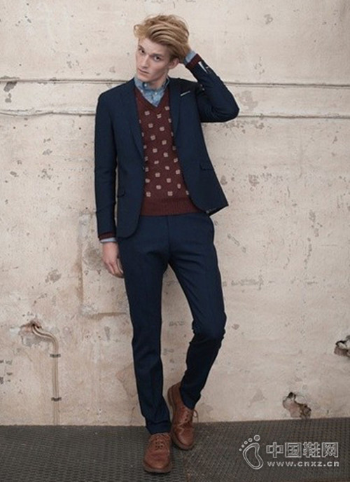 ��ţ��Ь����ϳ�򣬾ͳ��˵±�Ь