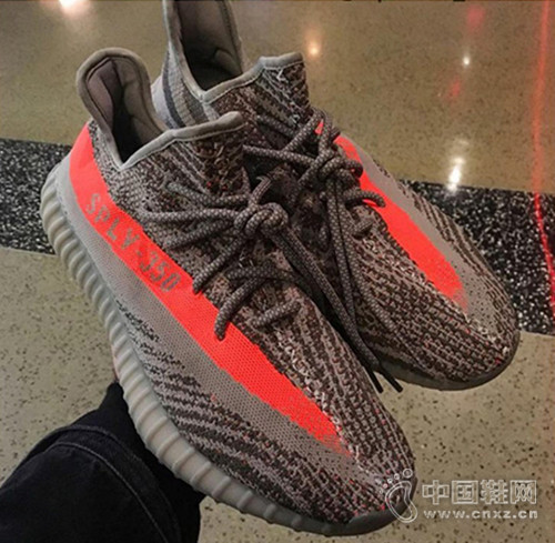 Yeezy BOOST ȫЬ򼴽