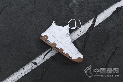 Nike Air More UptempoWhite/Gumɫ