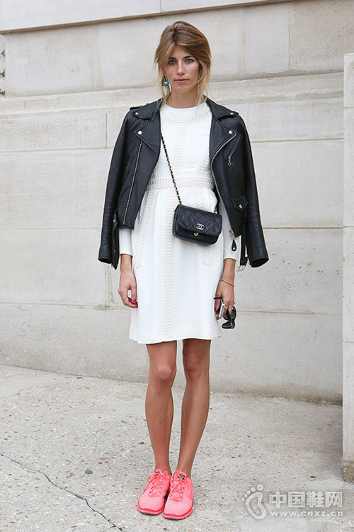 ⼸˫ɫ˶Ьÿֺôһ۾·תۡ