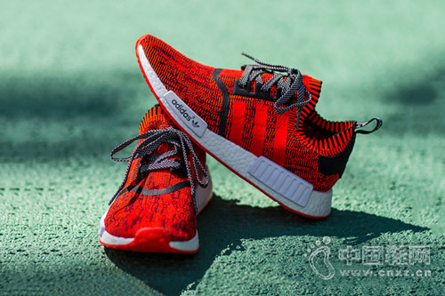 ΪףȫŦԼ SoHo 콢ĿҵAdidas Originals رеšBig AppleΪУ˫ NMD_R1 PKRed Appleɫ