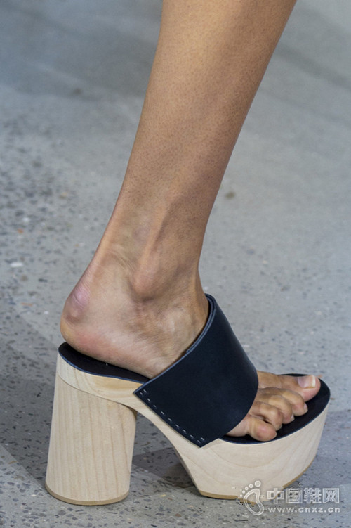 ʱװ˽һ˫Ь 㻹ڵʲô