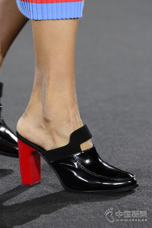 ʱװ˽һ˫Ь 㻹ڵʲô