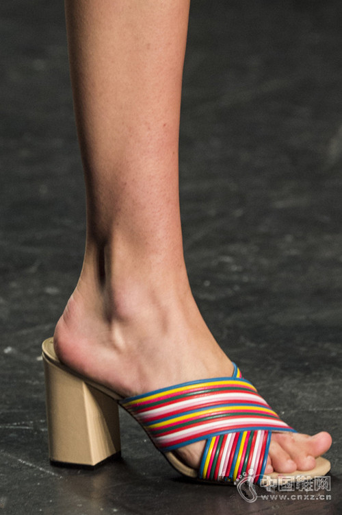 ʱװ˽һ˫Ь 㻹ڵʲô